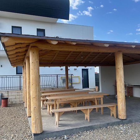Villa Class Sînmartin Exteriör bild